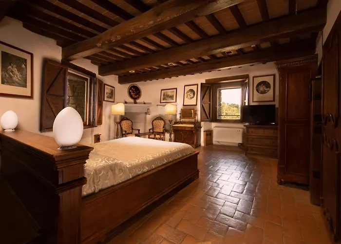 Hotel Con Piscina Castello Di Petroia